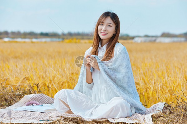 杭州，这座融合了古典与当代气味的都会，不但以其秀美的天然风光和深厚的文化秘闻著称，更以其独特的按摩文化吸引着无数游客。在这座都会中，一种新的按摩体验正在寂静鼓起——杭州按摩新体验：茶香翻新，身心愉悦。